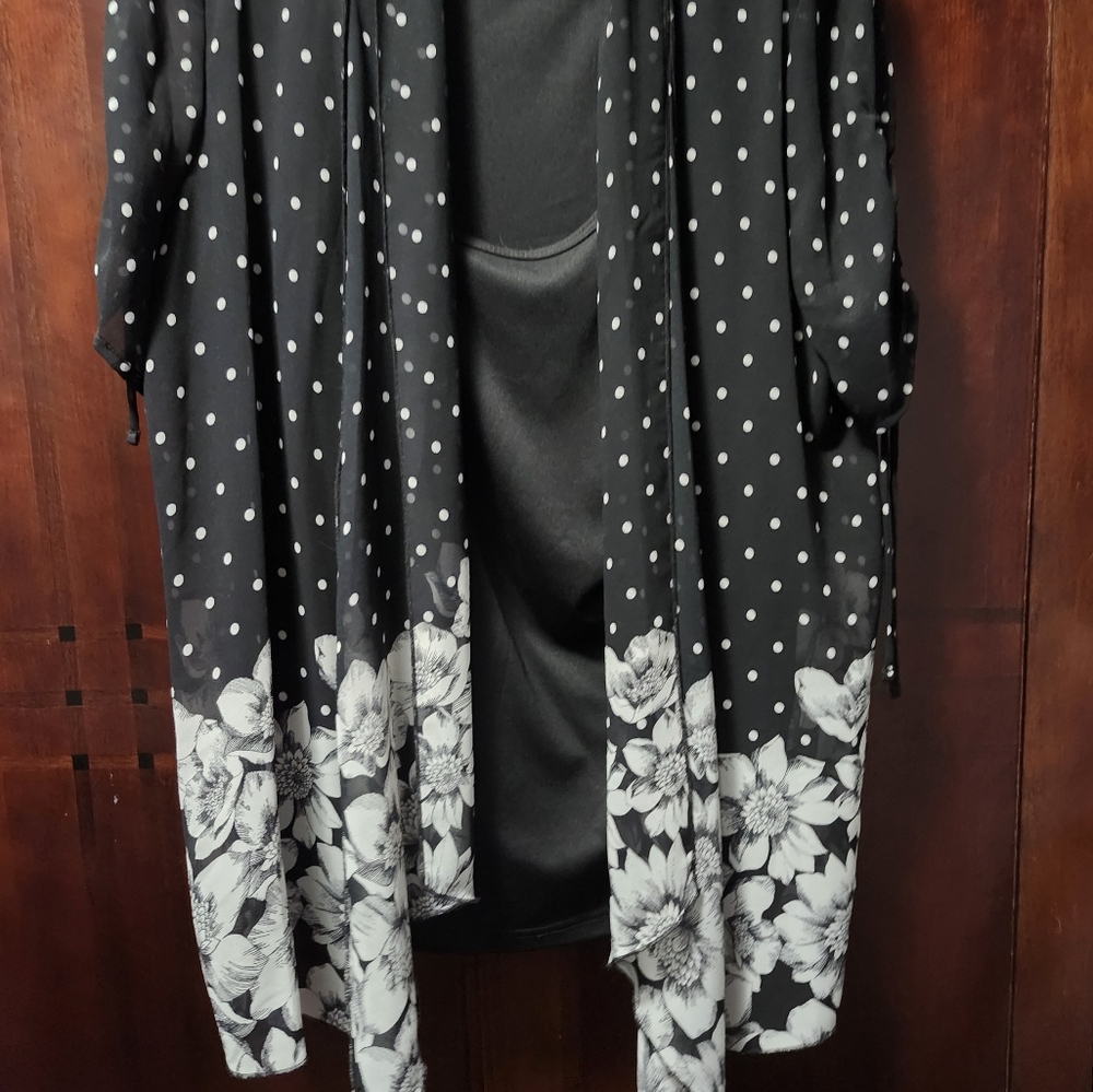 Sara Michelle Black and White Floral Blouse